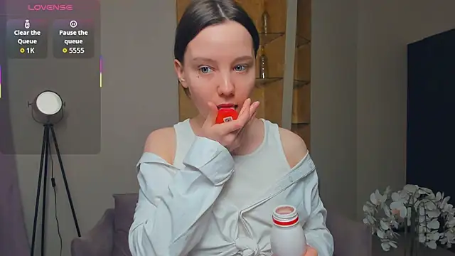 Snapshot of EdinaCordner chatting on October 17, 2025, 10:18 am EdinaCordner online show from October 17, 2025, 10:18 am