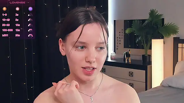 Snapshot of EdinaCordner chatting on March 9, 2025, 11:03 am EdinaCordner online show from March 9, 2025, 11:03 am