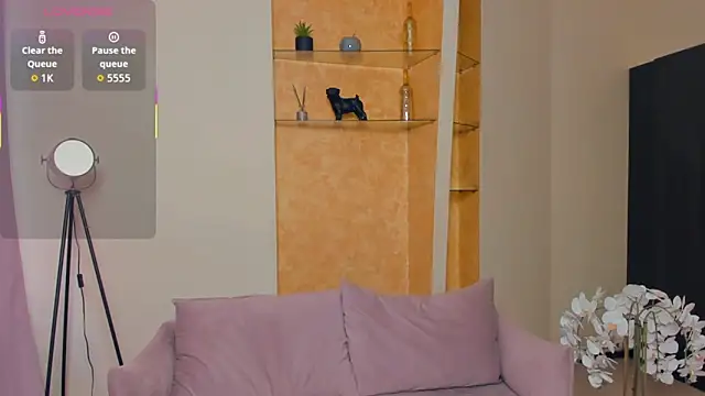 Snapshot of EdinaCordner chatting on October 18, 2025, 11:12 am EdinaCordner online show from October 18, 2025, 11:12 am