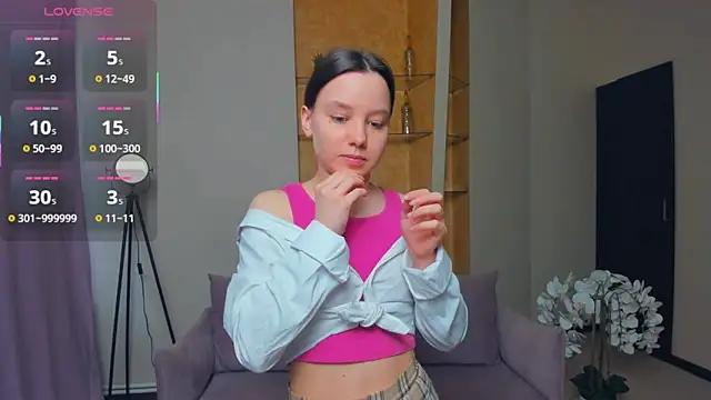 Snapshot of EdinaCordner chatting on September 28, 2025, 11:17 am EdinaCordner online show from September 28, 2025, 11:17 am