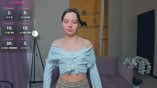 Snapshot of EdinaCordner chatting on September 25, 2025, 10:21 am EdinaCordner online show from September 25, 2025, 10:21 am