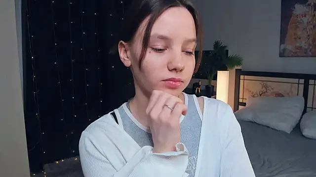 Snapshot of EdinaCordner chatting on March 5, 2025, 7:16 am EdinaCordner online show from March 5, 2025, 7:16 am