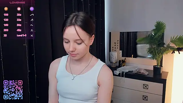 Snapshot of EdinaCordner chatting on March 14, 2025, 10:18 am EdinaCordner online show from March 14, 2025, 10:18 am