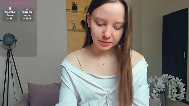 Snapshot of EdinaCordner chatting on November 1, 2025, 10:09 am EdinaCordner online show from November 1, 2025, 10:09 am