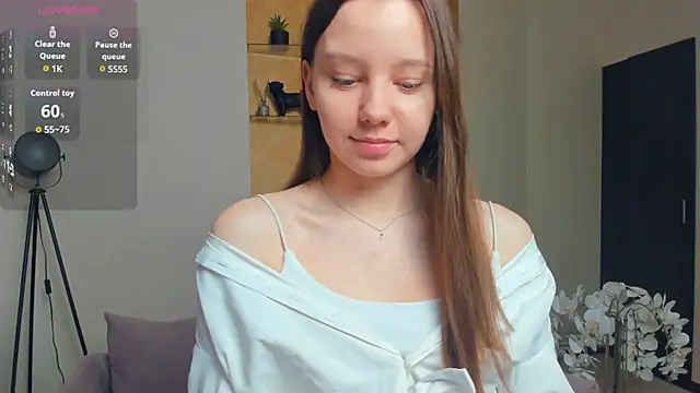 Snapshot of EdinaCordner chatting on November 8, 2025, 10:41 am EdinaCordner online show from November 8, 2025, 10:41 am