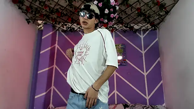 Snapshot of Maxxi_hot23 chatting on September 14, 2025, 7:25 pm Maxxi hot23 online show from September 14, 2025, 7:25 pm