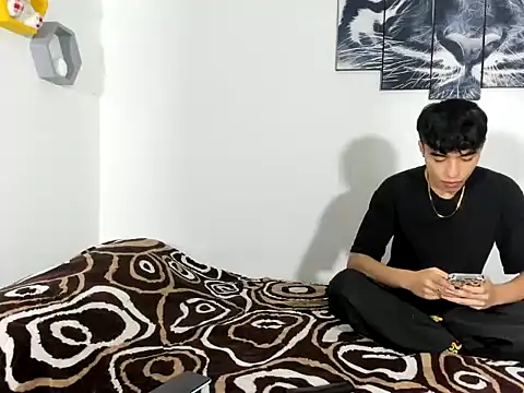 Snapshot of Maxxi_hot23 chatting on March 10, 2025, 1:32 pm Maxxi hot23 online show from March 10, 2025, 1:32 pm