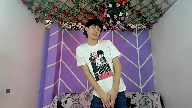 Snapshot of Maxxi_hot23 chatting on October 11, 2025, 7:37 pm Maxxi hot23 online show from October 11, 2025, 7:37 pm