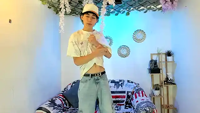 Maxxi hot23 online show from November 6, 2025, 7:40 pm