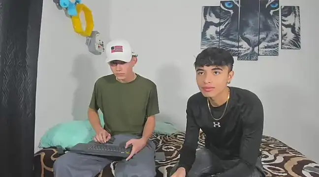 Snapshot of Maxxi_hot23 chatting on March 13, 2025, 1:18 pm Maxxi hot23 online show from March 13, 2025, 1:18 pm