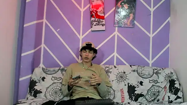 Snapshot of Maxxi_hot23 chatting on September 18, 2025, 7:28 pm Maxxi hot23 online show from September 18, 2025, 7:28 pm