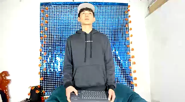 Snapshot of Maxxi_hot23 chatting on February 26, 2025, 1:36 am Maxxi hot23 online show from February 26, 2025, 1:36 am