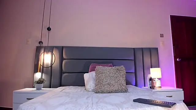 Snapshot of SeleneLujan chatting on December 1, 2025, 11:44 am SeleneLujan online show from December 1, 2025, 11:44 am