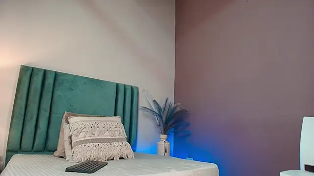 Snapshot of SeleneLujan chatting on November 22, 2025, 12:26 pm SeleneLujan online show from November 22, 2025, 12:26 pm