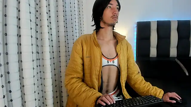 loverisu-coral online show from January 8, 2026, 9:32 pm