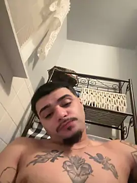 Snapshot of papiVilla23 chatting on October 19, 2025, 4:04 am papiVilla23 online show from October 19, 2025, 4:04 am