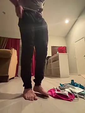 sierrathefemboy online show from March 8, 2025, 9:17 am