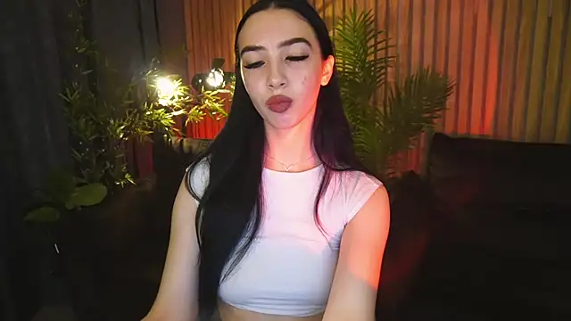 Snapshot of WildKittenX_ chatting on November 17, 2025, 6:50 am WildKittenX online show from November 17, 2025, 6:50 am