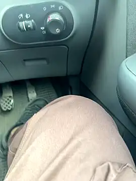 Smallcoco26 online show from January 7, 2026, 9:58 am