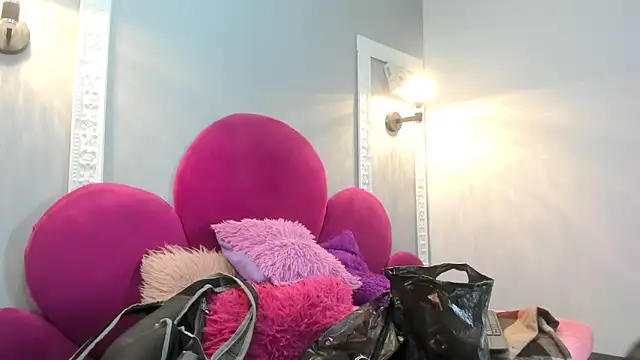 Bonniie 22 online show from April 14, 2026, 7:19 pm