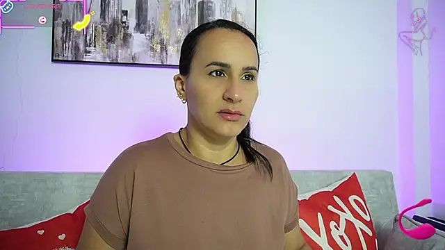 Snapshot of Sara_Charmy chatting on November 30, 2025, 11:44 am Sara Charmy online show from November 30, 2025, 11:44 am