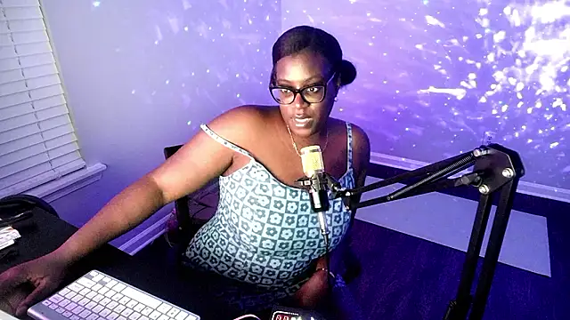 lovelyenigma365 online show from February 4, 2026, 4:07 am