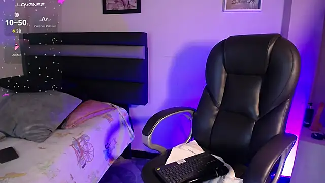 Snapshot of Oriana_gh chatting on September 18, 2025, 3:31 am Oriana gh online show from September 18, 2025, 3:31 am