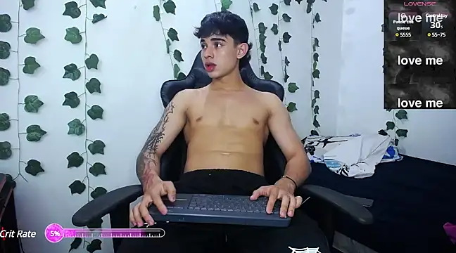 Snapshot of Noah_milleer chatting on March 14, 2025, 10:49 pm Noah milleer online show from March 14, 2025, 10:49 pm