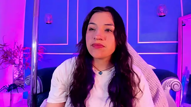 Snapshot of TaraTaylorr chatting on December 22, 2025, 2:11 am TaraTaylorr online show from December 22, 2025, 2:11 am