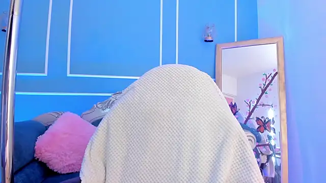 TaraTaylorr online show from April 6, 2026, 3:57 am