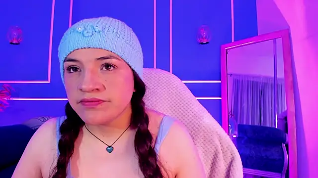 Snapshot of TaraTaylorr chatting on December 17, 2025, 3:11 am TaraTaylorr online show from December 17, 2025, 3:11 am