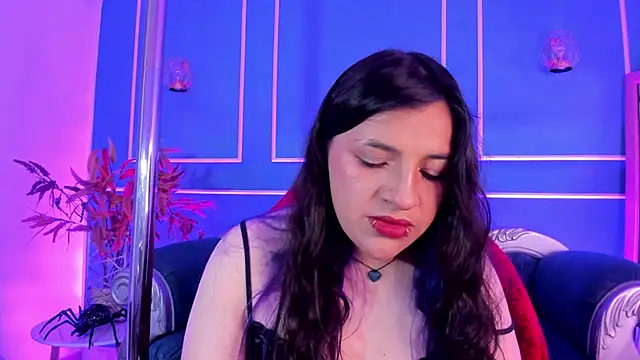 Snapshot of TaraTaylorr chatting on January 14, 2026, 2:48 am TaraTaylorr online show from January 14, 2026, 2:48 am