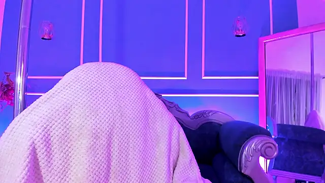 Snapshot of TaraTaylorr chatting on December 20, 2025, 2:58 am TaraTaylorr online show from December 20, 2025, 2:58 am