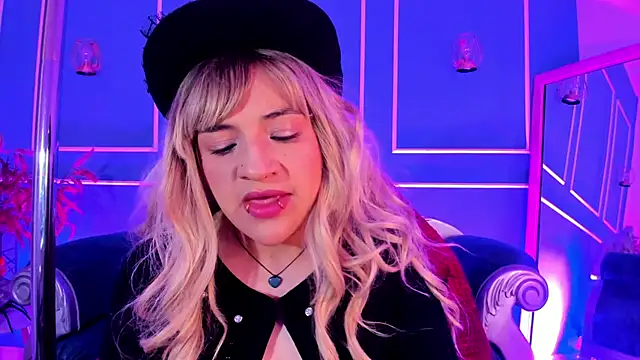 Snapshot of TaraTaylorr chatting on January 7, 2026, 3:00 am TaraTaylorr online show from January 7, 2026, 3:00 am