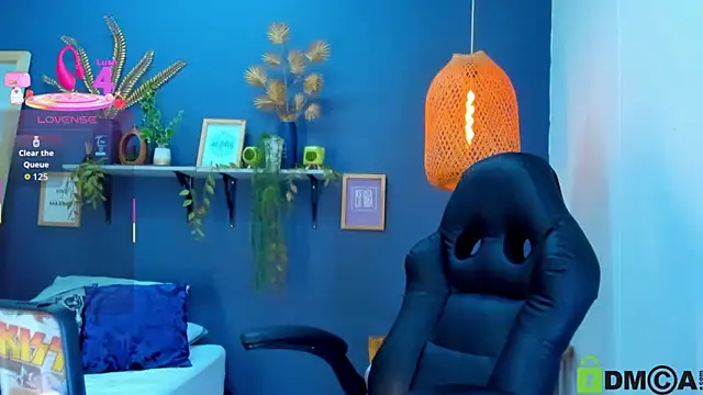 yessila parker online show from November 14, 2025, 2:37 am