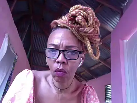 Snapshot of Ladyzee25 chatting on June 9, 2026, 9:27 pm Ladyzee25 online show from June 9, 2026, 9:27 pm