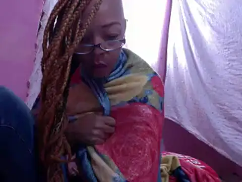 Ladyzee25 online show from February 2, 2026, 3:44 pm