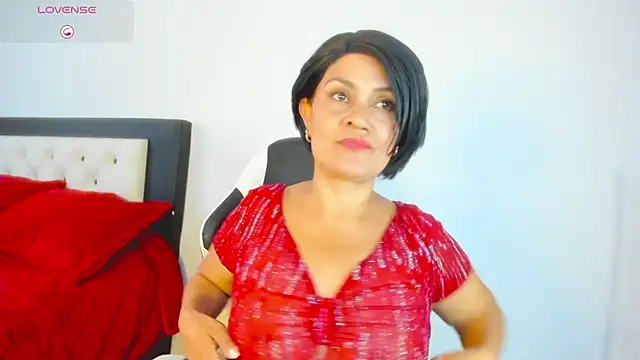 Snapshot of CarolinneFiotti chatting on January 8, 2026, 4:57 pm CarolinneFiotti online show from January 8, 2026, 4:57 pm