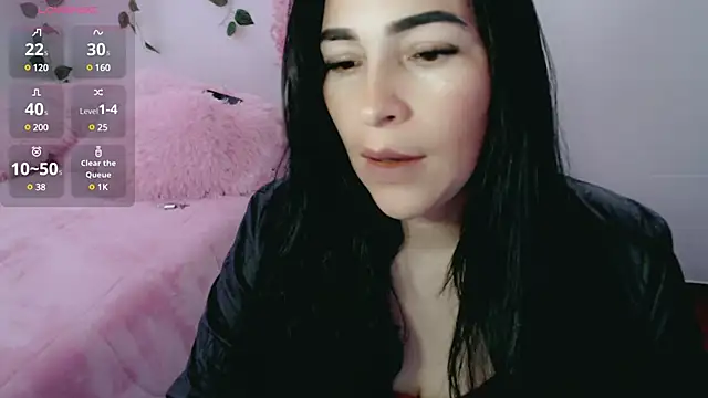 luna lgomez  online show from March 7, 2025, 11:18 am