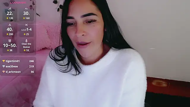 luna lgomez  online show from March 4, 2025, 4:09 pm