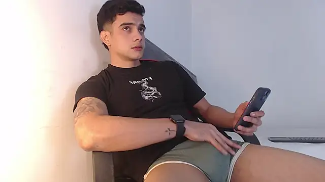 adam levis17 online show from December 18, 2025, 5:23 am