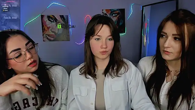 Snapshot of helli_belli chatting on February 7, 2026, 8:28 pm helli belli online show from February 7, 2026, 8:28 pm