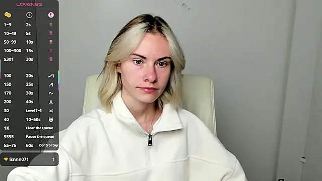 Snapshot of Fiona_Night chatting on September 25, 2025, 5:24 am Fiona Night online show from September 25, 2025, 5:24 am