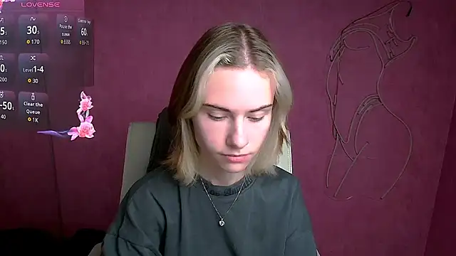 Snapshot of Fiona_Night chatting on October 13, 2025, 5:09 am Fiona Night online show from October 13, 2025, 5:09 am