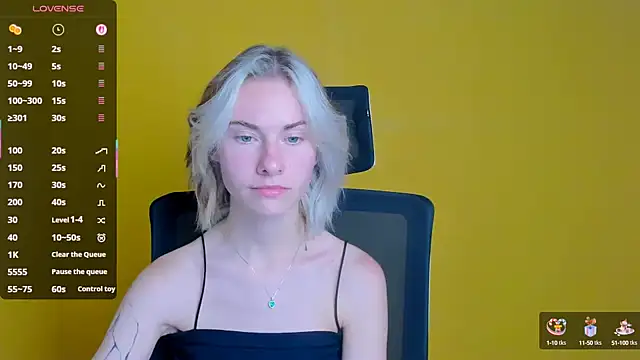 Snapshot of Fiona_Night chatting on September 19, 2025, 11:25 am Fiona Night online show from September 19, 2025, 11:25 am