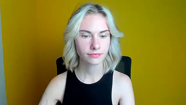 Snapshot of Fiona_Night chatting on October 6, 2025, 5:35 pm Fiona Night online show from October 6, 2025, 5:35 pm