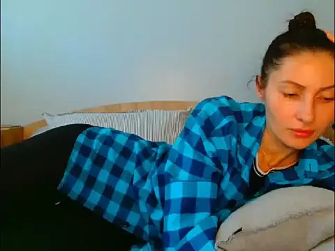 Irina9793 online show from May 7, 2026, 9:23 am
