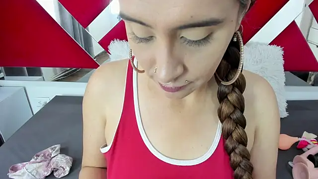 nicollewayne10 online show from October 19, 2025, 5:59 pm