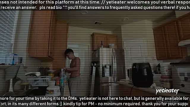 Snapshot of yetieater chatting on July 8, 2026, 3:45 pm yetieater online show from July 8, 2026, 3:45 pm