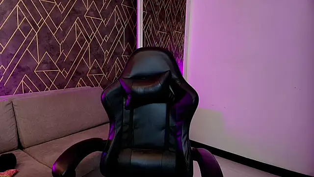 Tahara Romanov online show from April 13, 2026, 4:33 pm